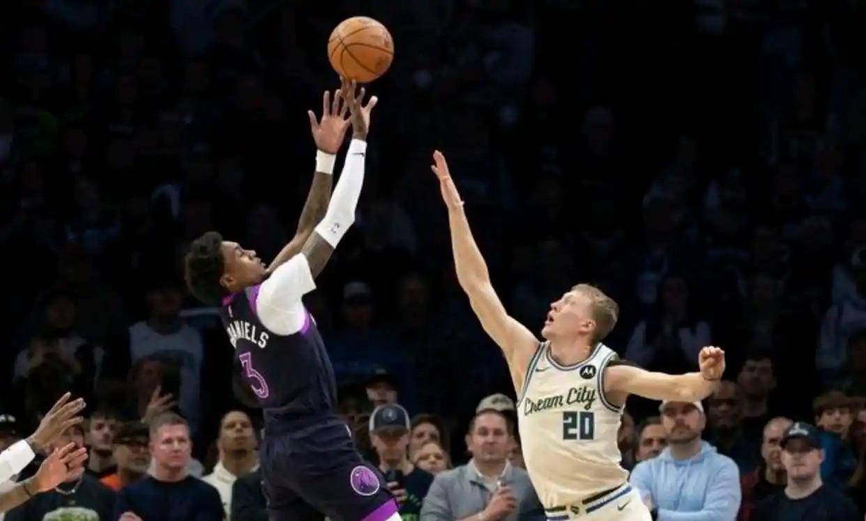 南宫28-包含密尔沃基雄鹿迎足总杯关键赛；今晨绝杀压哨；引发热议；控场能力受关注的词条