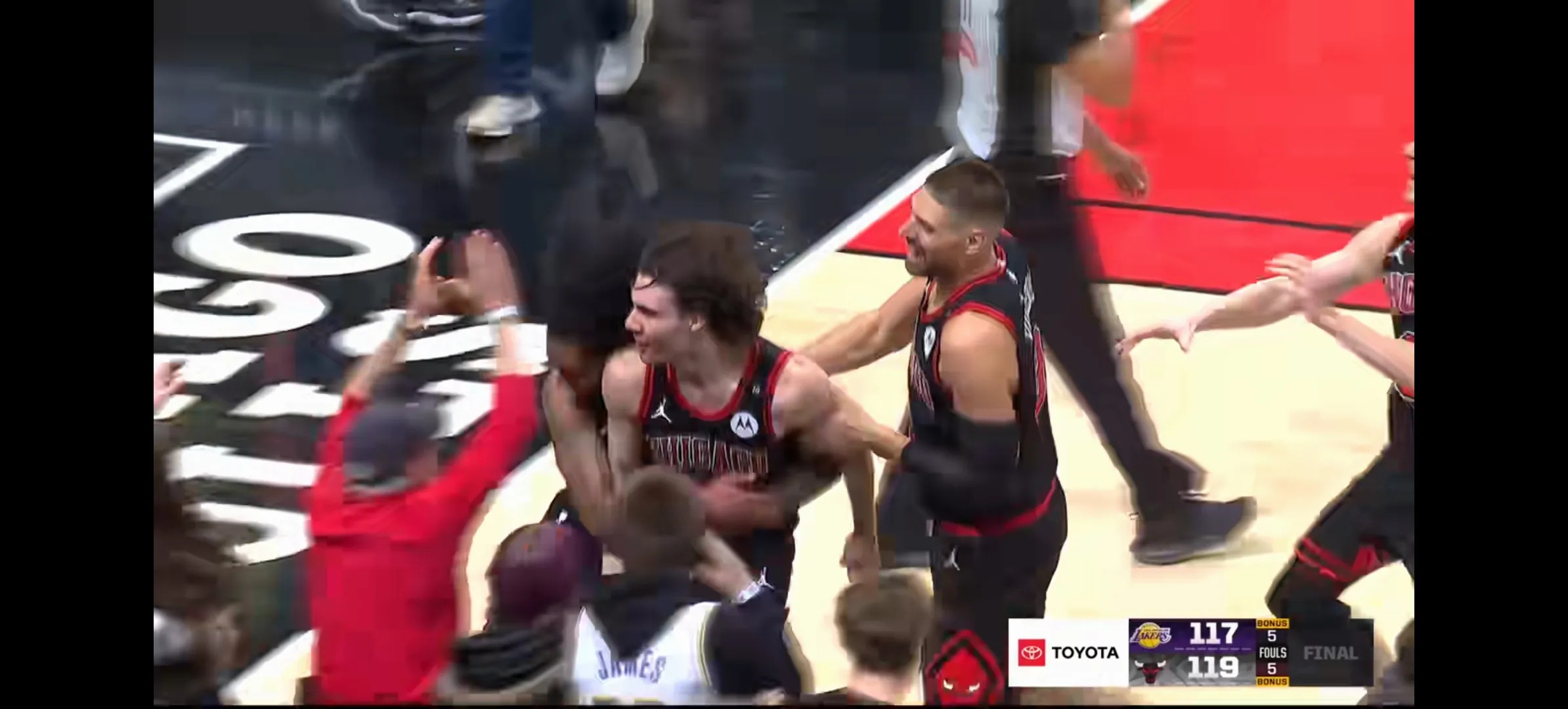 南宫28- 莱万多夫斯基肌肉 