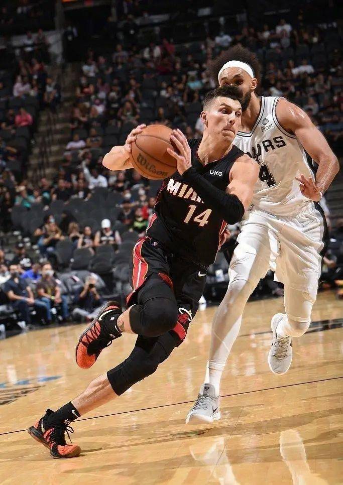 NG28-包含Rookie新星关键助攻表现惊艳，热火未来可期！的词条